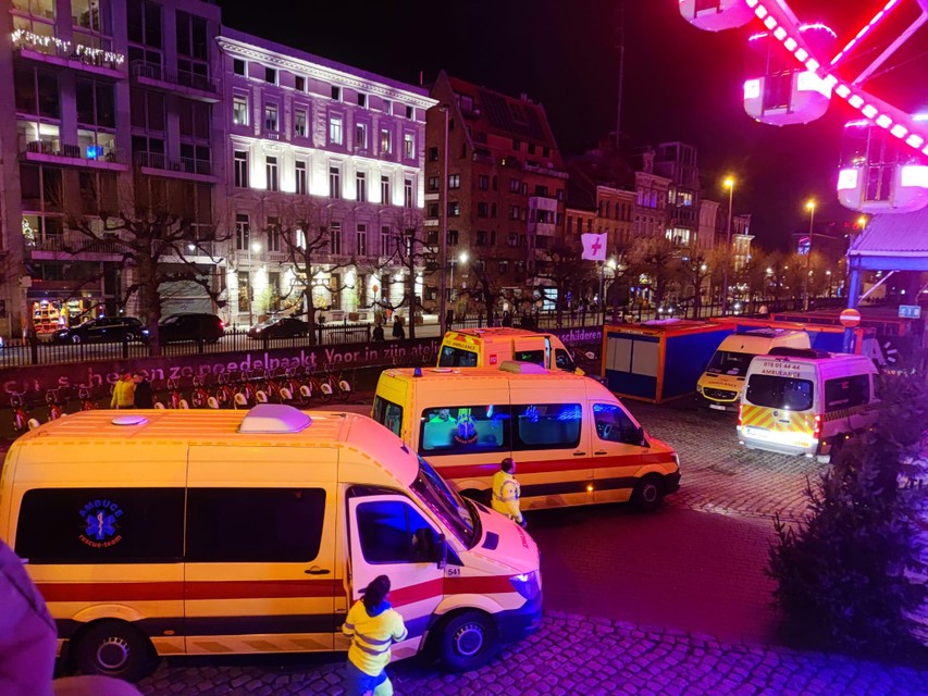 Ambulances aan het Noorderterras. 