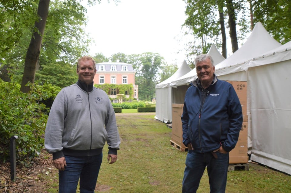 Langs deze dreef betreden bezoekers het domein.