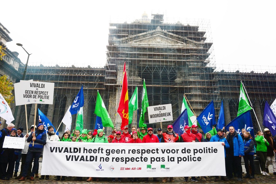 “Vivaldi heeft geen respect voor de politie”, was de centrale slogan van de politiebetoging.  