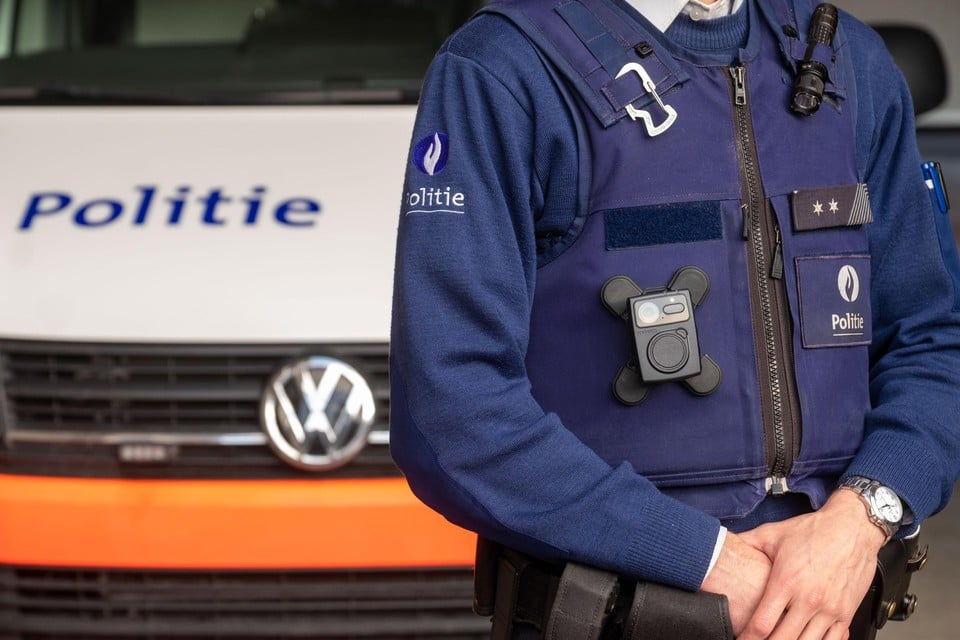 De bestuurder van de witte bestelwagen werd geïdentificeerd en intussen ook aangesproken op zijn gedrag door de politie.