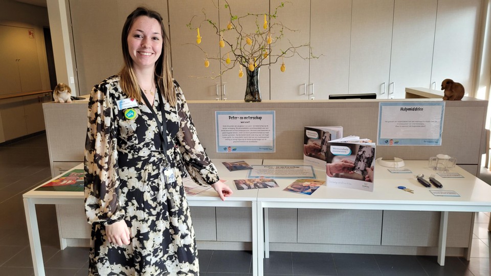Ergotherapeute Celine is meter van vier bewoners.