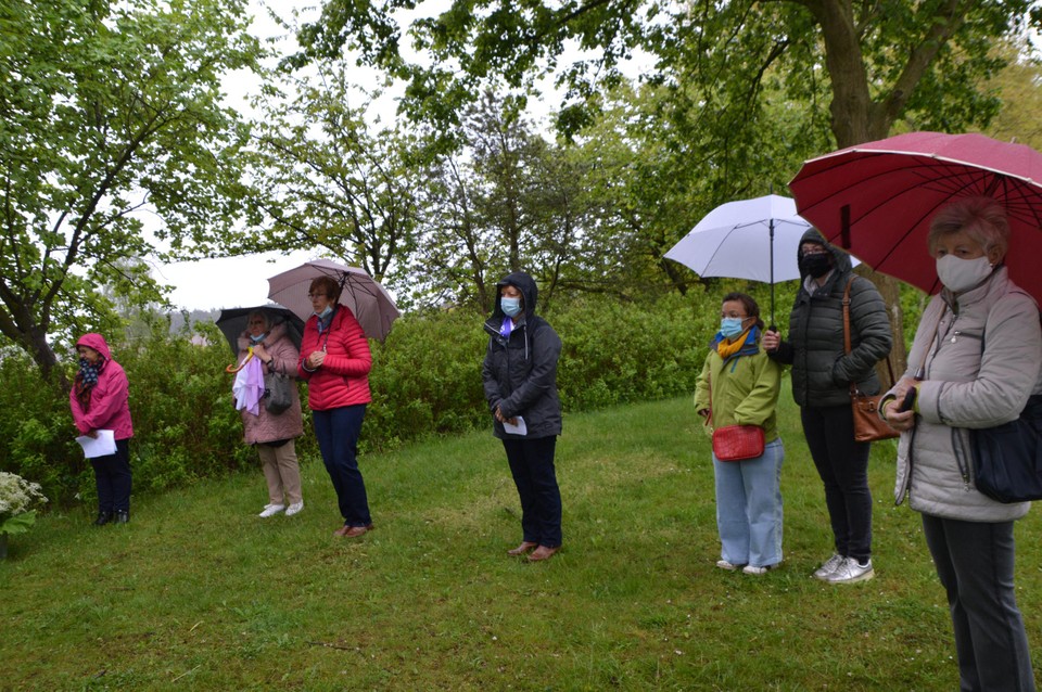 De opening gebeurde in de regen.