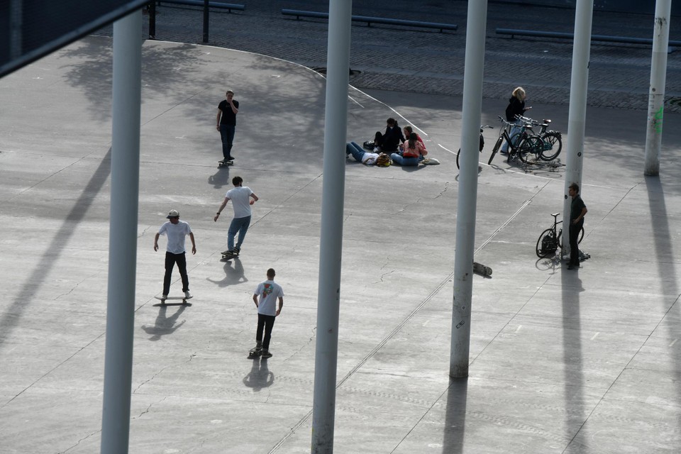 Skaters op het Theaterplein.
