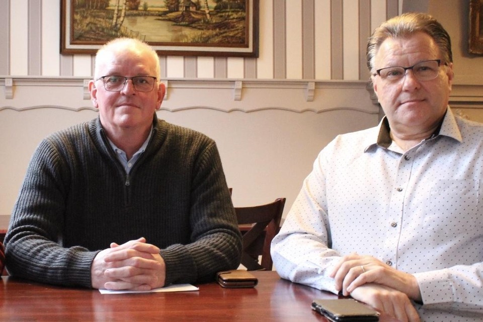 Jan Peys (rechts), samen met partijgenoot Fons Hannes.