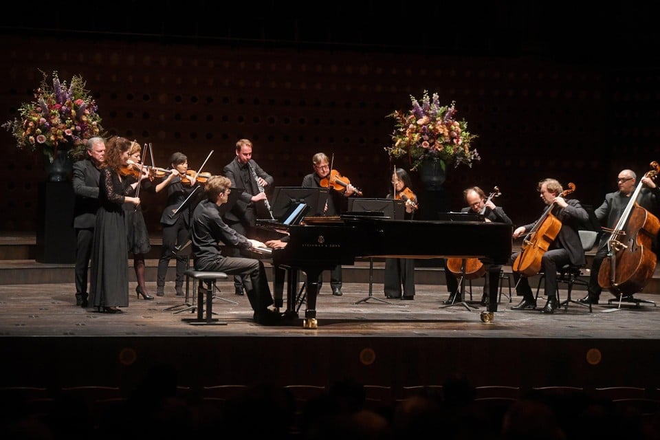 Muzikanten van de Antwerp Symphony Orchestra brachten hulde aan Jean-Pierre Blumberg, die ook zelf een  melomaan was.. 