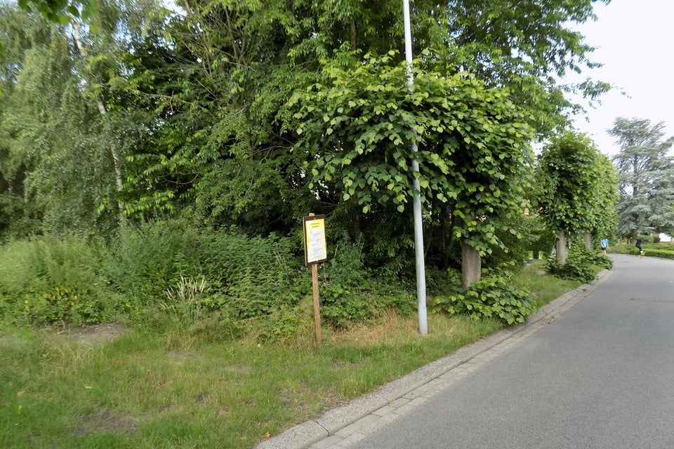 De gemeente Vosselaar keurde de bijstelling van de verkaveling en het wegentracé voor een woonerf van dertig woningen tussen de Lindenlaan, Molenstraat en Kerkstraat af.
