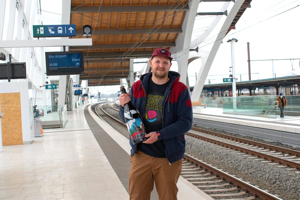 Ward Baes in het nieuwe station.