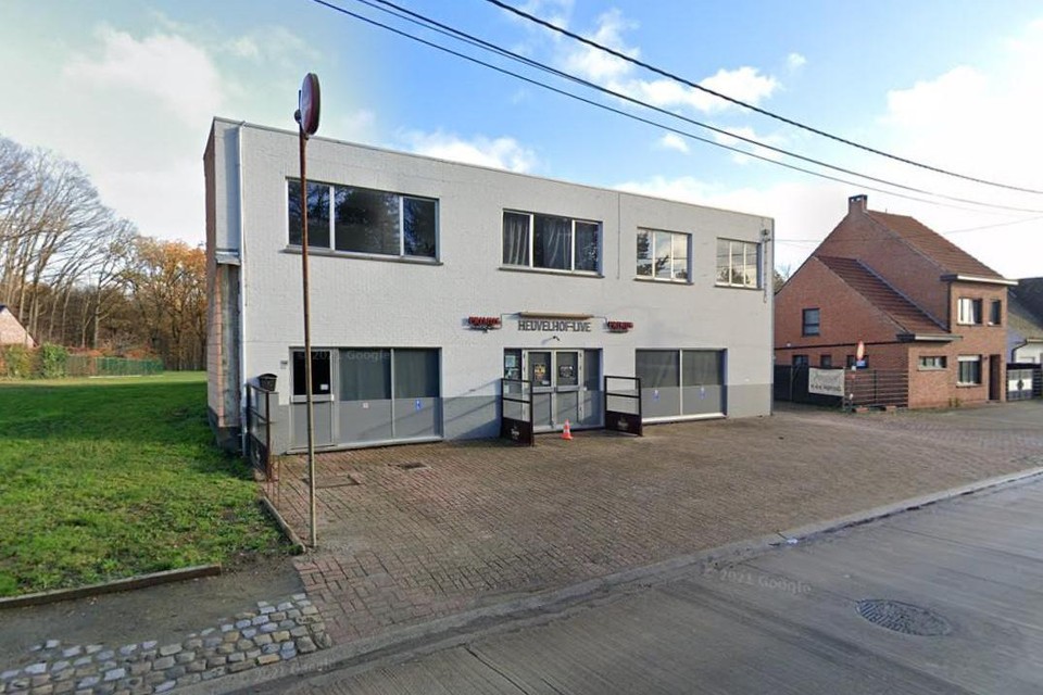 Drie personen stonden woensdag terecht voor een inbraak in dancing Heuvelhof en enkele woningen in de Gustaaf Vandenheuvelstraat in Ramsel. 