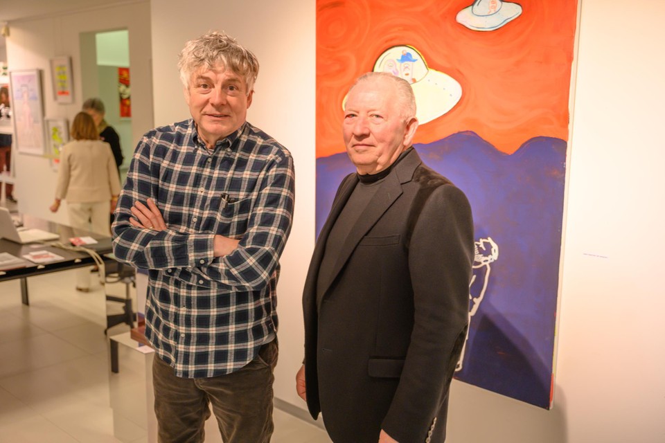 Kunstenaar en cartoonist Kamagurka met galeriehouder Julien Vanmeerbeeck.