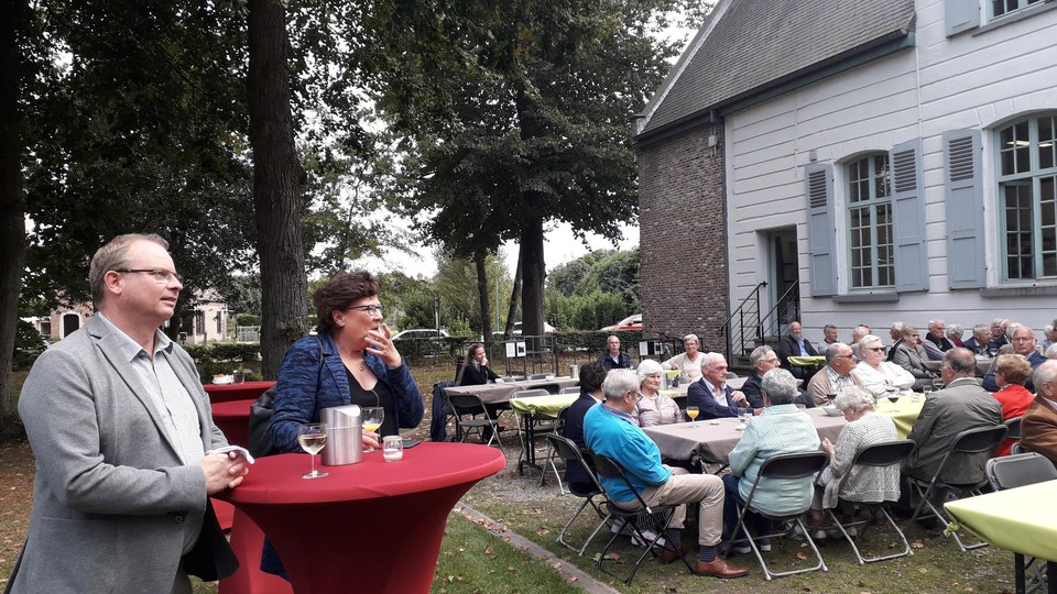 Burgemeester Gaston Van Tichelt (CD&V) en schepen Brigitte Quick (CD&V) woonden de viering bij.