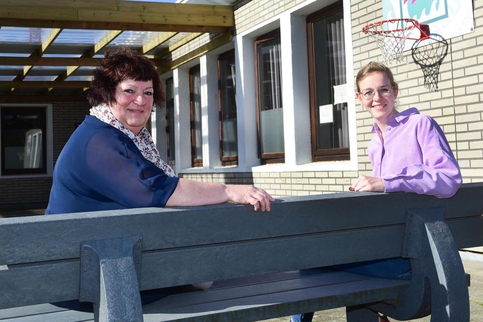 Directrice Bie Van Gelder en psychologe Jasmien Heyns van de school Nautica.