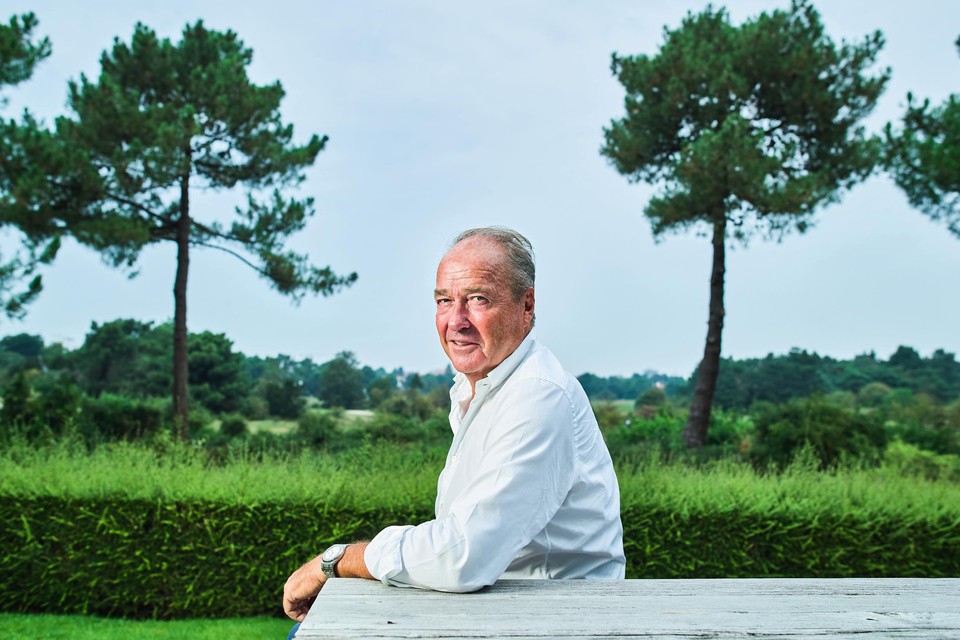 Raymond Tanghe woont met zicht op het groen van de Royal Zoute Golf Club: “De levensstandaard in Knokke ligt hoog. Dat is voor mij de reden geweest om er te komen wonen.”