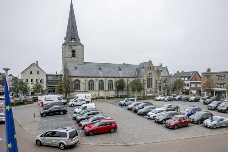 Het Nijlense Kerkplein.