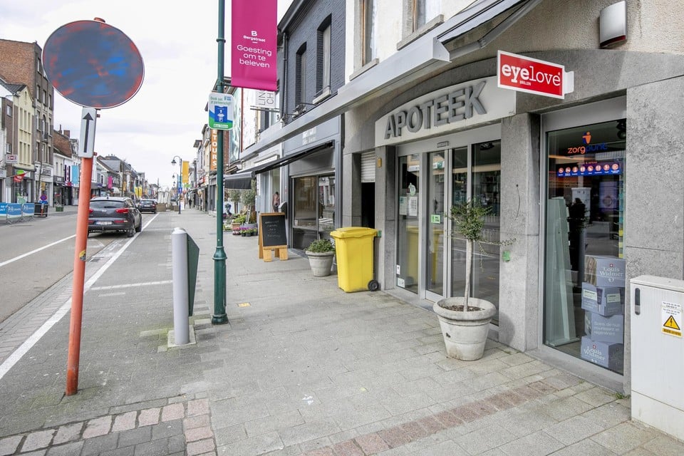 De overvaller sloeg toe in deze apotheek in de Bergstraat