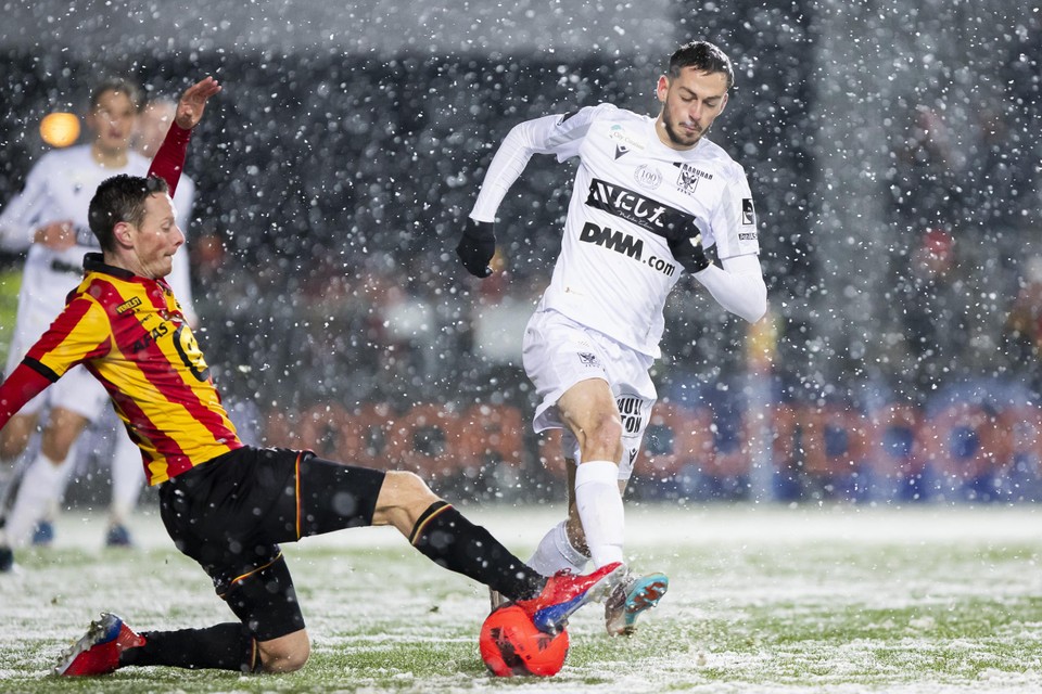 De match tussen KV Mechelen en STVV leek plaats te vinden in een glazen sneeuwbol.
