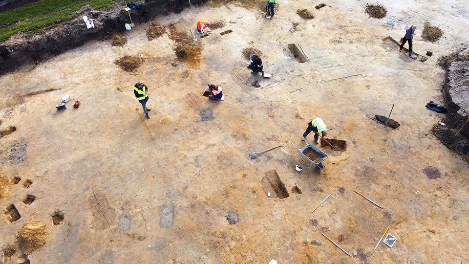 De archeologen van Lares aan het werk in het grensgebied van Turnhout en Oud-Turnhout.
