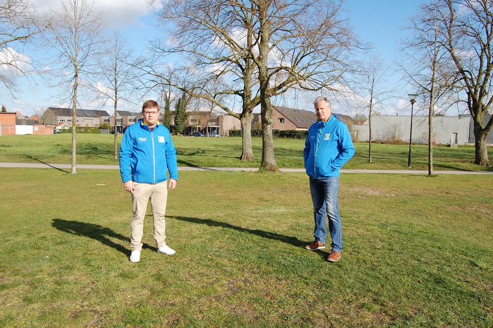 Kristof en Kurt aan ‘t Congoken, voor de weide die op termijn verkaveld wordt.