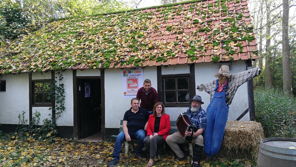 Ook het plan om de oude hut weer naar het dorpscentrum van Zammel te halen krijgt een budget. 