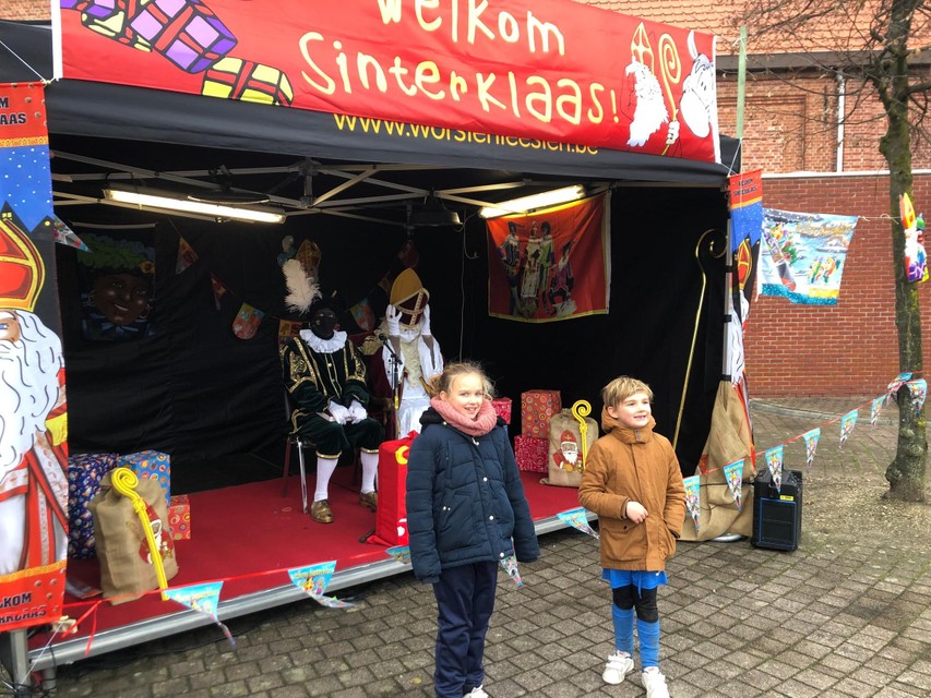 Een foto samen met Sinterklaas en Zwarte Piet hoort er uiteraard ook bij. 