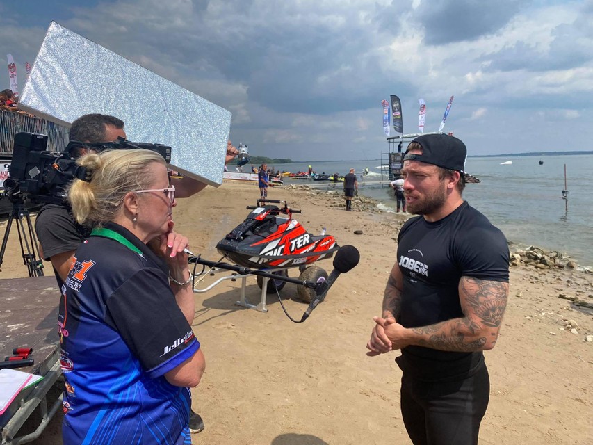 Niels Willems geeft een interview.