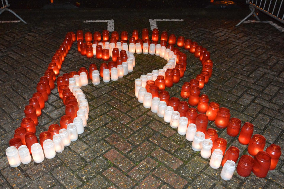 Onderweg staan er op vijftig plaatsen kleine en grote lichtfiguren of spreuken, waaronder ook het logo van de gemeente Retie. 