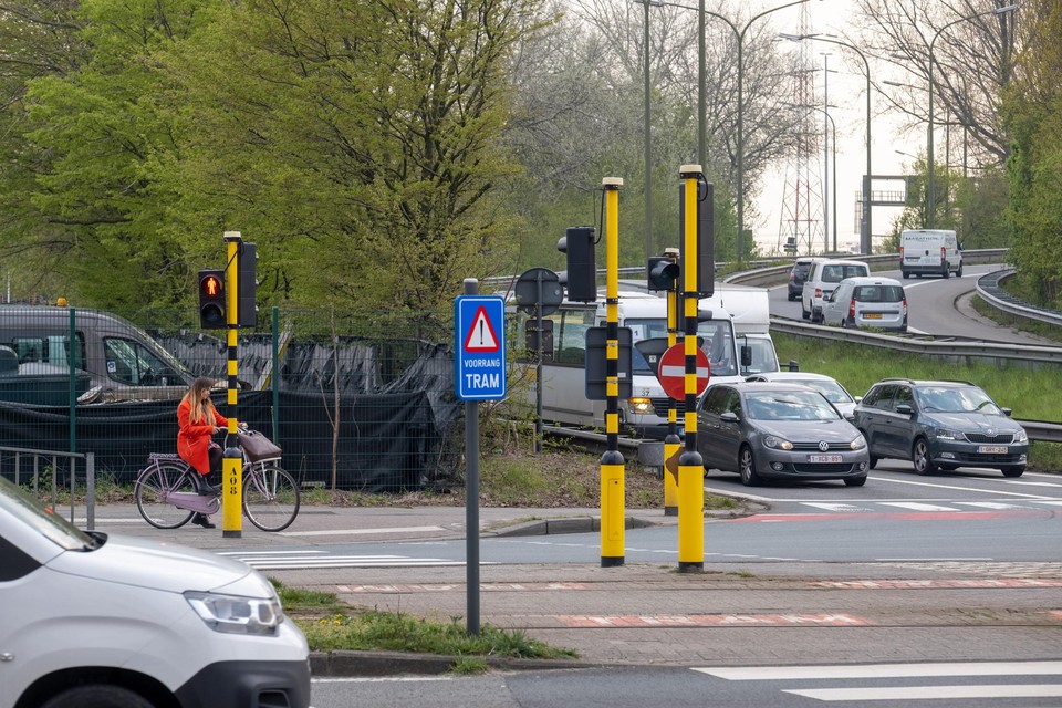 De tijdelijke ring of bypass die nodig is voor de aanleg van de Oosterweelverbinding komt op sommige plekken tot op 75 meter van woonwijken.