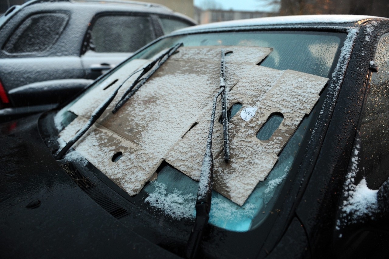 stromen Ervaren persoon Haan Aangevroren voorruit lastig? 25 tips voor je auto bij vriesweer | Gazet van  Antwerpen Mobile