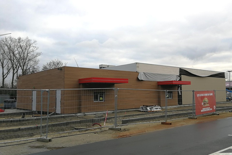 Het nieuwe restaurant van Burger King ondergaat momenteel de afwerking om op 2 februari te openen.