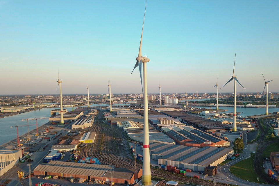 Het is gemakkelijker om een windmolen vergund te krijgen in de haven van Antwerpen, dan in de rest van de provincie. 