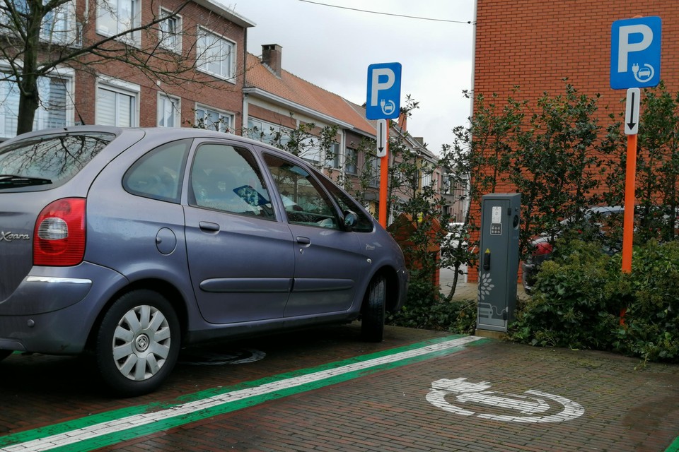 Inmiddels zijn de nieuwe borden geplaatst.