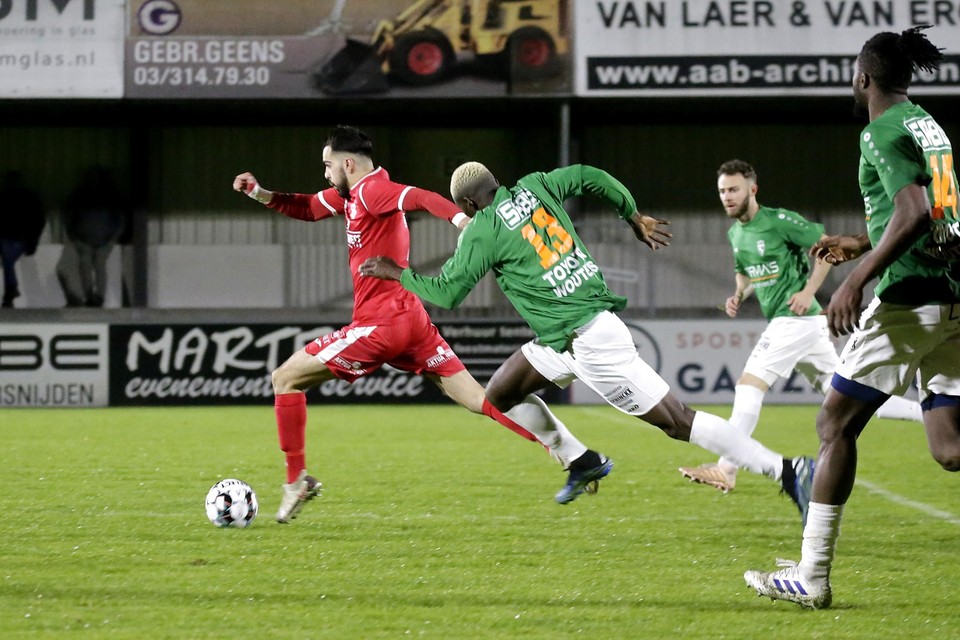 Endrit Voca had met twee doelpunten een belangrijk aandeel in de 4-0-winst van Hoogstraten: “Ik probeer de ploeg zo goed mogelijk te helpen.”
