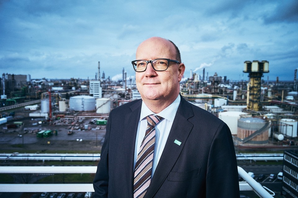 Jan Remeysen op het dak van BASF in Antwerpen. “De chemiesector is niet alleen een deel van het klimaatprobleem, maar ook een deel van de klimaatoplossing.” 