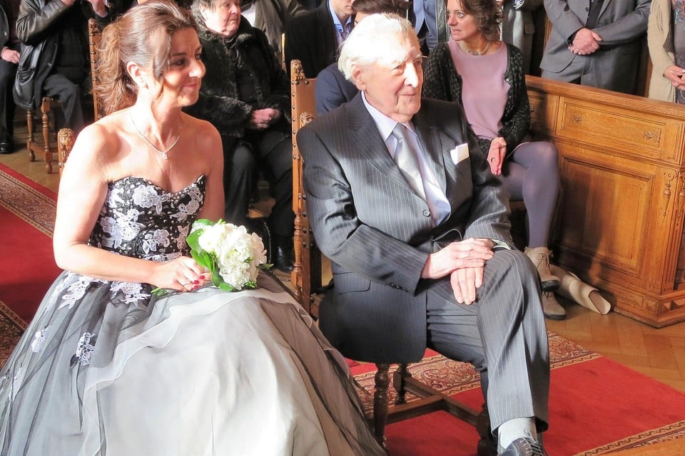 Paul Van Hoeydonck en Marleen Meyers bij hun huwelijk in het gemeentehuis van Wijnegem in januari 2016.