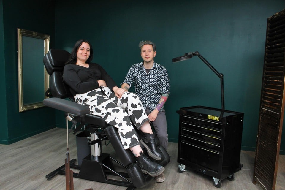 Ky Luyten en Eli Rutten openen dinsdag tattooshop Black Quill.