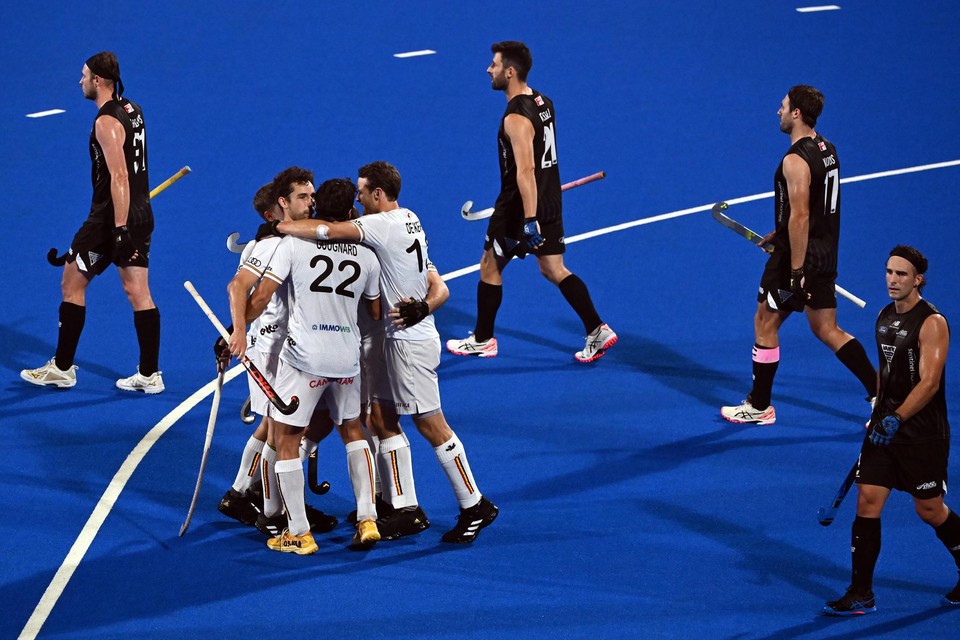 De Red Lions, gelegenheidshalve in het wit.