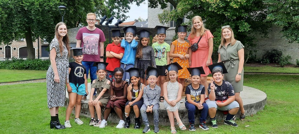 De ‘afgestudeerde’ kinderen van zomerschool.