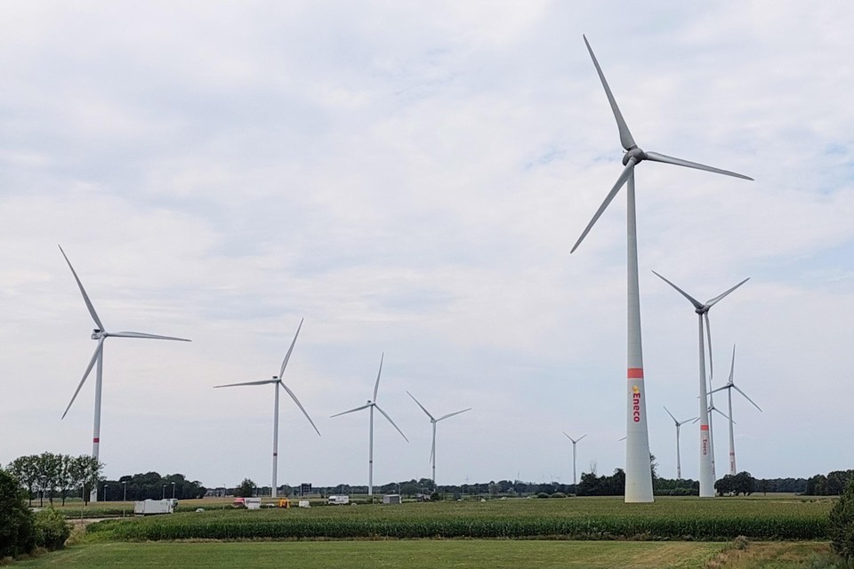 In Arendonk staan vandaag al tien windmolens, waaronder zeven langs de E34. 
