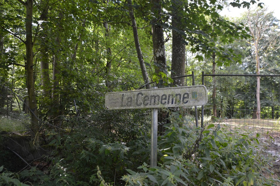 La Cemenne is vandaag een gewone beek met enige stroming, maar geen kolkende rivier zoals bijna een maand geleden.