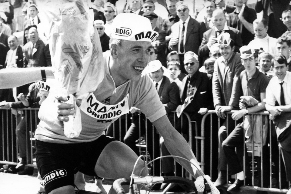 Vanspringel in het geel in Brussel in de Tour van 1968. 