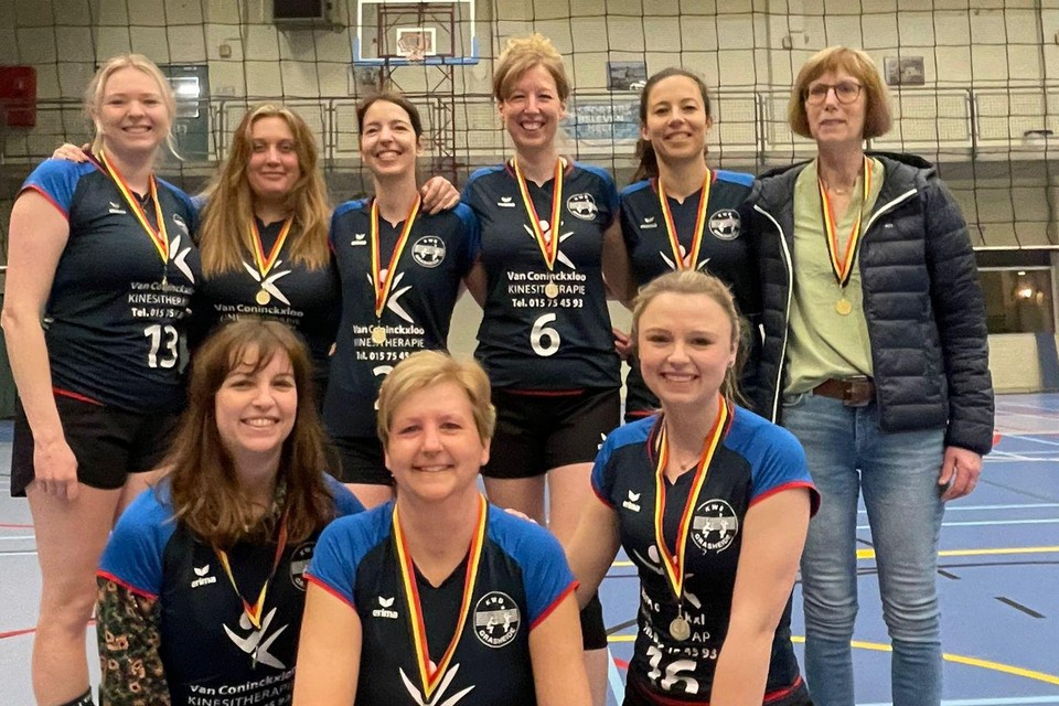 De Putse volleybaldames kroonden zich na hun laatste wedstrijd van het seizoen officieel tot kampioen.