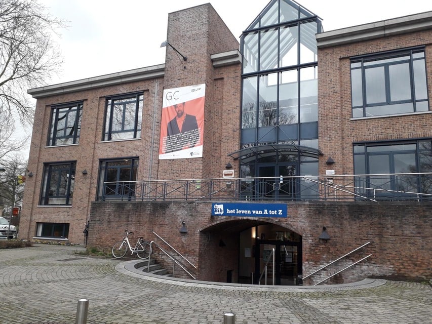 De bibliotheek is gevestigd in de kelder van het GC Jan vander Noot, dat wordt verbouwd tot nieuw, groter gemeentehuis. 