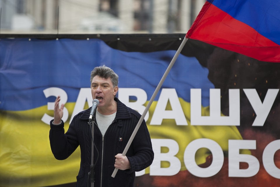 Boris Nemtsov op een protestbijeenkomst op 15 maart 2014 tegen het optreden van president Poetin Oekraïne.