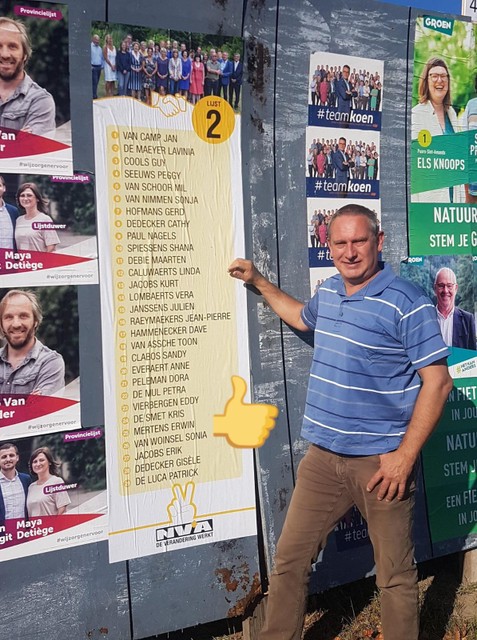Een foto uit 2018 van een aanplakbord met propaganda voor gemeenteraads- en provincieraadsverkiezingen in het toenmalige Puurs.