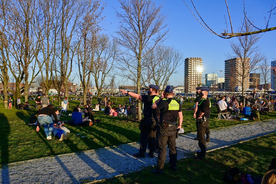 De Antwerpse politie aan de Scheldebocht. 