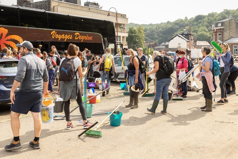 Chaudfontaine: deze poetsploeg van vrijwilligers staat klaar om tot de actie over te gaan.
