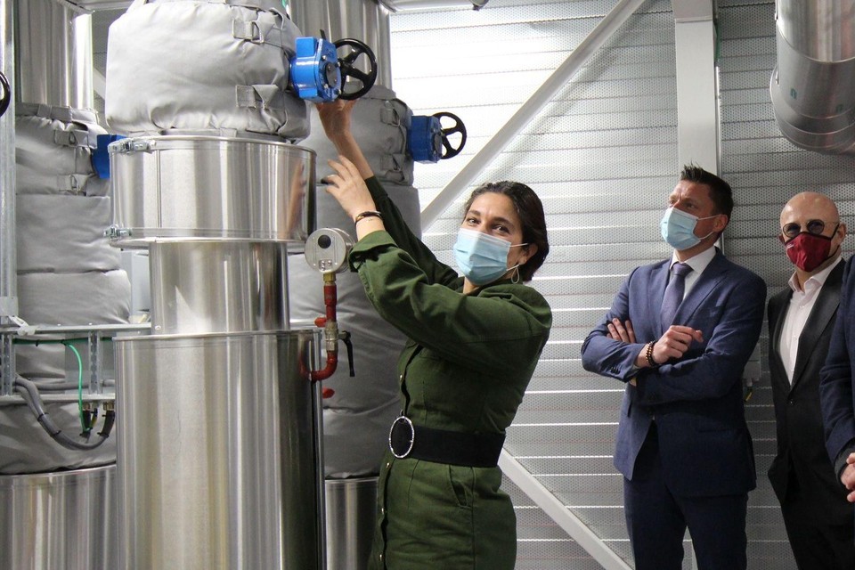 In opende minister Demir het netwerk van industriële restwarmte bij Agfa om Edegemse gezinnen duurzaam te verwarmen.