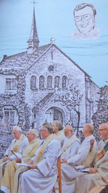 Jef liet een afscheidskaartje maken met een tekening van de kerk en de priesters die hem inspireerden.