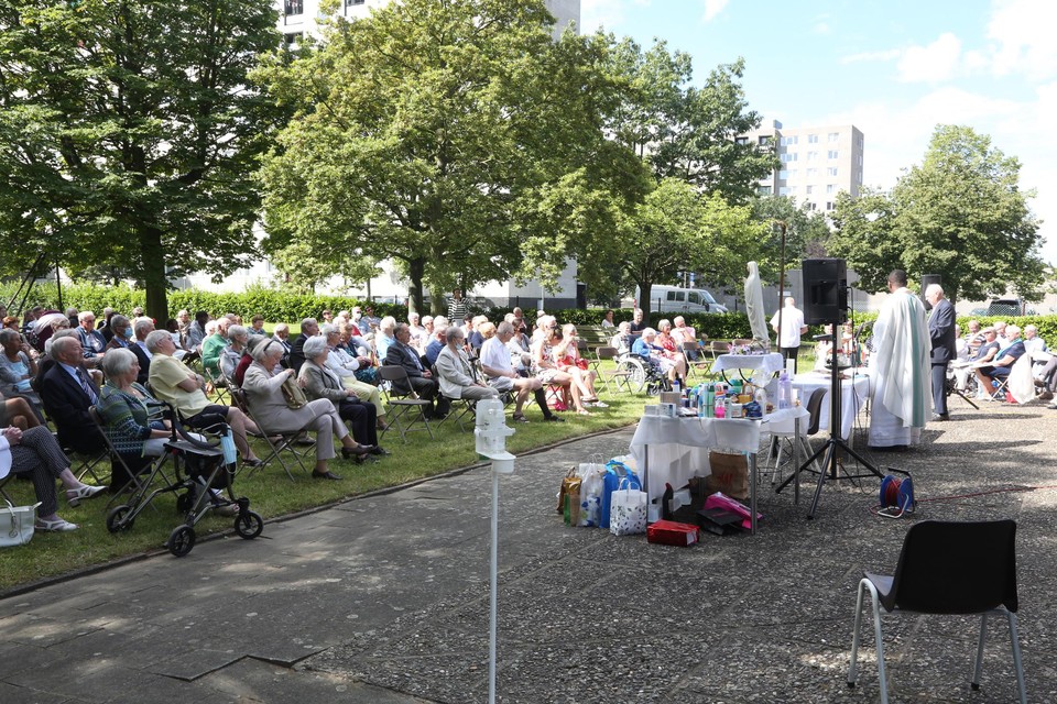 De openluchtviering stond in het teken van moeders in armoede.