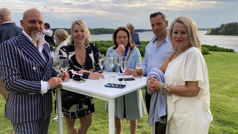Maatjes 2023 startte met een receptie in de idyllische tuin van ‘t Kristallijn.