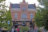 thumbnail: Het Roze Huis op de Draakplaats in Antwerpen